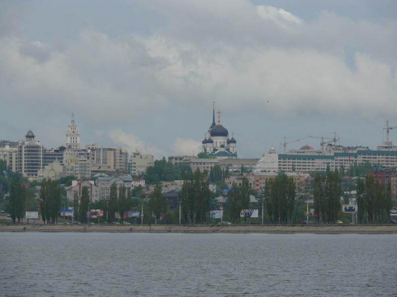 Правые воронежа. Правый берег набережная Воронеж. Воронеж здания правого берега. Воронеж правый берег площадь. Водохранилище Воронеж с видом на Благовещенский собор века.