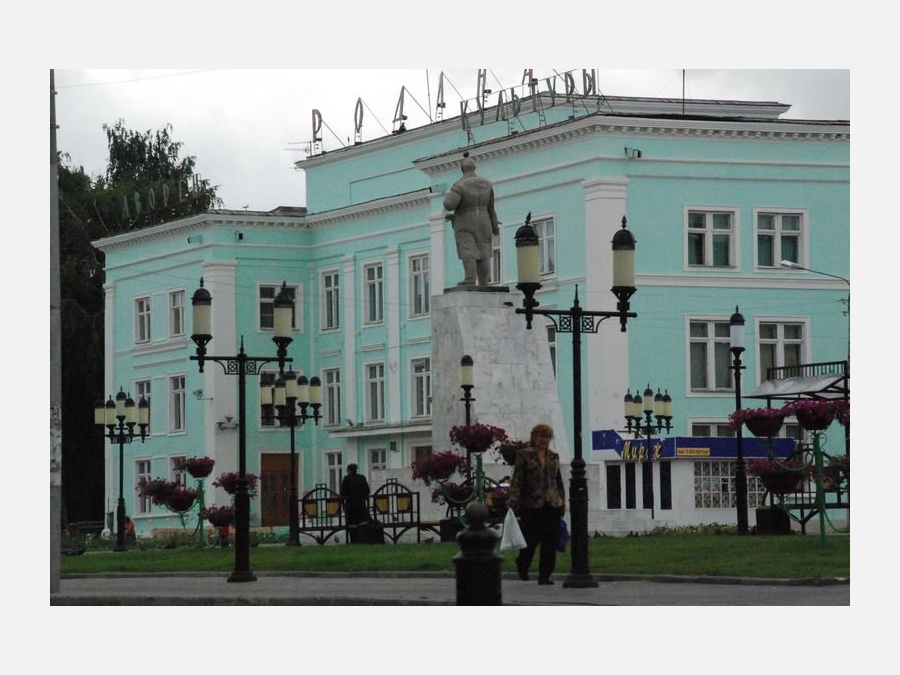 Зеленодольск время. Город Зеленодольск ДК Родина. Дом культуры Родина Зеленодольск. ДК Горького Зеленодольск. ДК им Горького Зеленодольск летом.