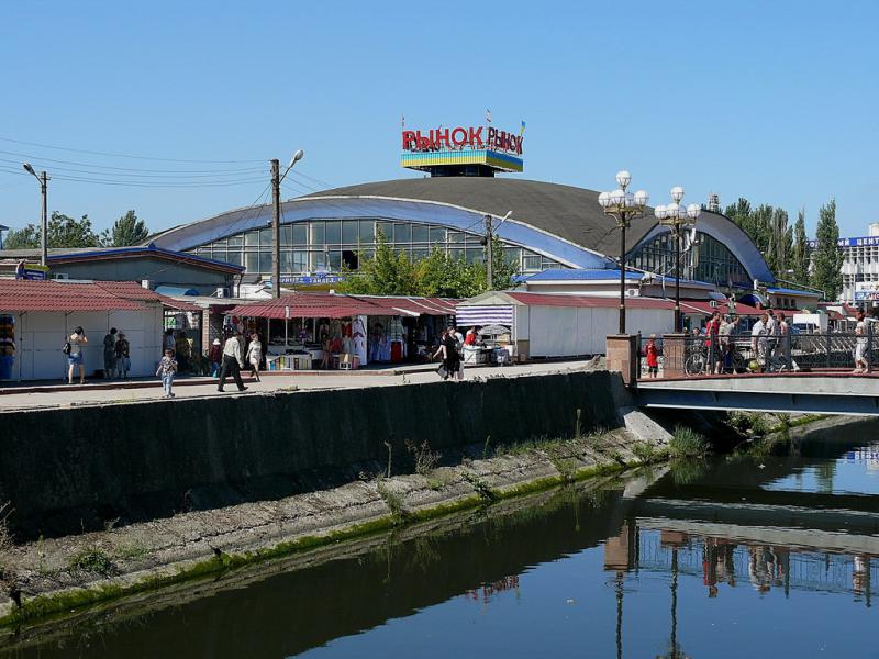 Автовокзал керчь. Керчь Курган автовокзал. Керчь автовокзал на Центральном рынке. Центральный рынок Керчь фото.