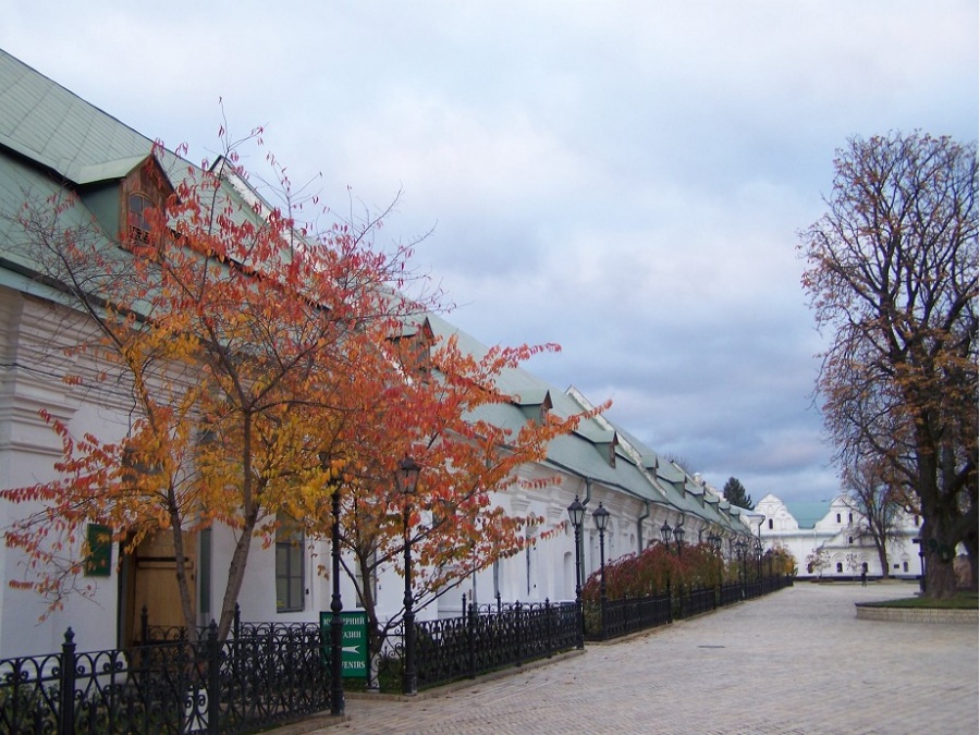 Никольский сквер губкинский фото