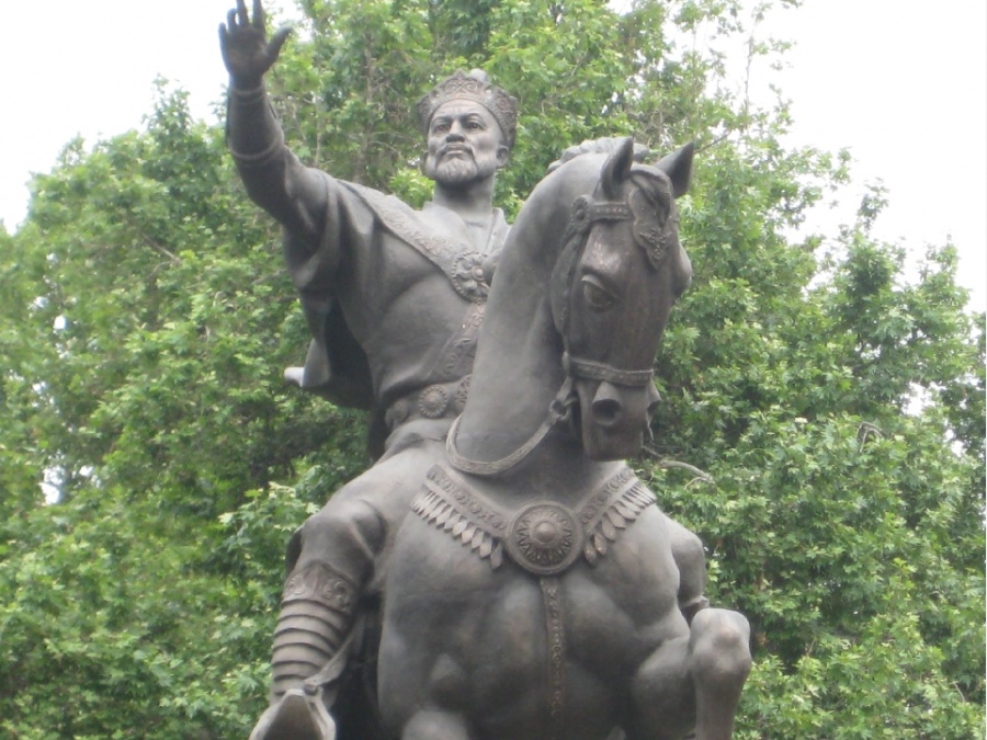 Памятник тамерлану во франции