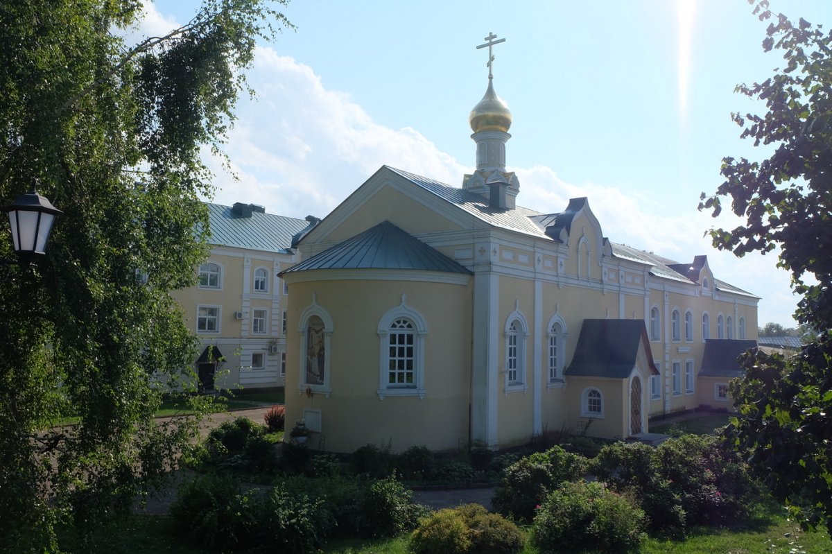 Дивеево. Церковь иконы Божией Матери «Целительница» и Больничный корпус. Россия - Дивеево. Фото №32