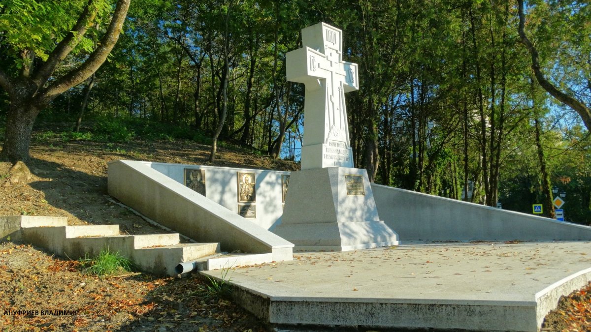 Кисловодск. Крест на месте старого храма. Россия - Кисловодск. Фото №5