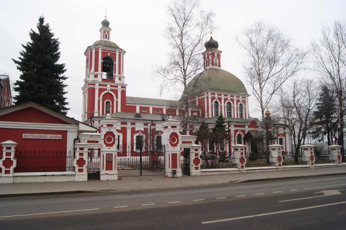 Москва. Недалеко от Рижского вокзала барочная Знаменская церковь (1765 г.). Россия - Москва. Фото №19